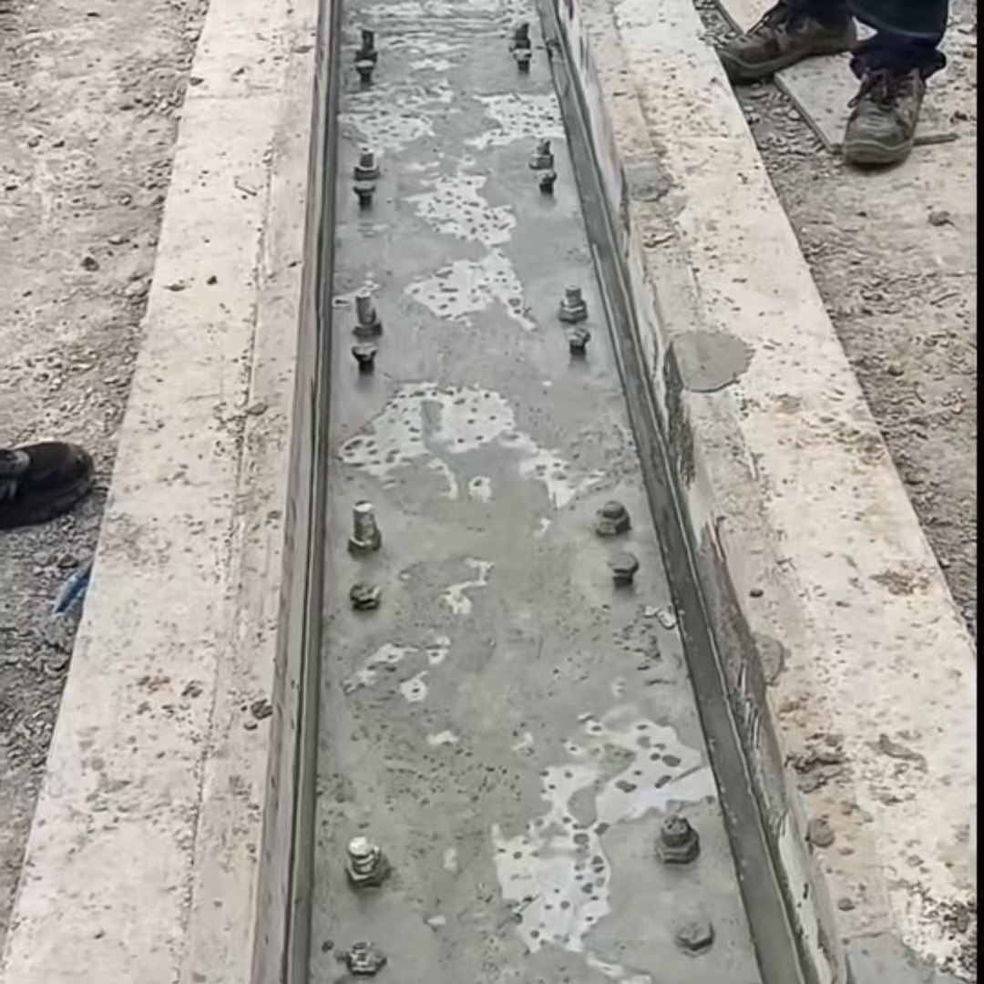 南开港口码头起重机龙门吊重型机械设备稳固用早强快凝轨道胶泥